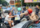 Polres-Blitar-Kota-Edukasi-Pengguna-Jalan-di-Operasi-Keselamatan-Semeru-Dengan-Berbagi-Sayur