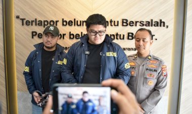 Polres-Gresik-Amankan-Tersangka-Pengedar-Serbuk-Petasan-Asal-Trenggalek