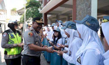 Polisi-Bersama-Masyarakat:-Polres-Jember-Gandeng-Sekolah-Tegaskan-Bijak-Bermedsos-dan-Stop-Bullying