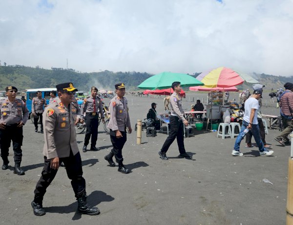Sapa Pengunjung di Gunung Bromo Kapolres Probolinggo Pastikan Keamanan Wisatawan