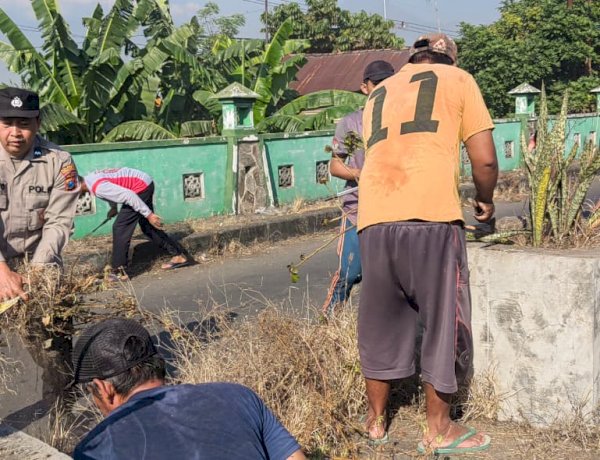 Bhabinkamtibmas Polsek Jabon Kerja Bakti Bersama Warga, Wujudkan Lingkungan Bersih dan Kondusif