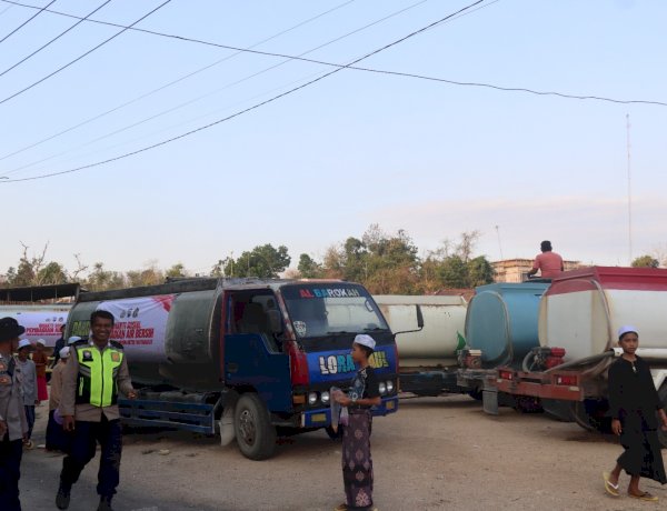 Tanggap Kemarau Panjang, Polres Sampang Distribusikan 120 Ribu Liter Air Bersih