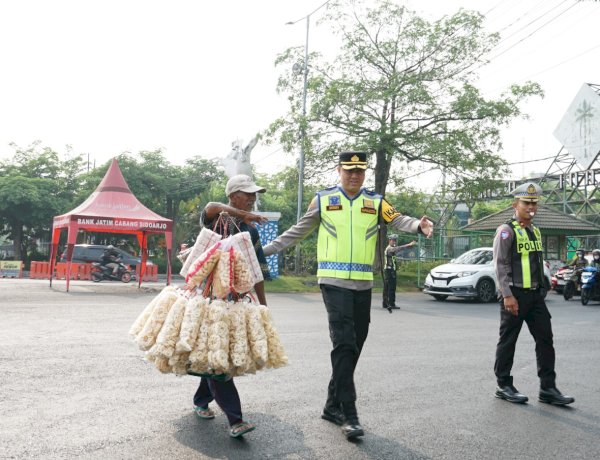 Sidoarjo Amankan Sepanjang Jalan Turun Langsung Pengaturan Lalu Lintas, Polresta Sidoarjo dan Jajaran Berikan Rasa Nyaman Masyarakat