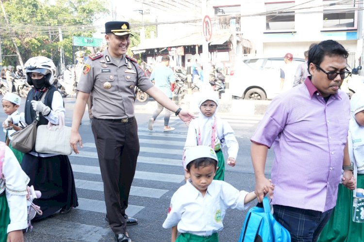Kapolresta Sidoarjo Turun Langsung Pagi Melayani di Jalan Raya