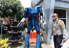 Kreatif-dan-Edukatif,-Ratusan-Knalpot-Brong-Sitaan-Dijadikan-Patung-Robot-Oleh-Polresta-Malang-Kota
