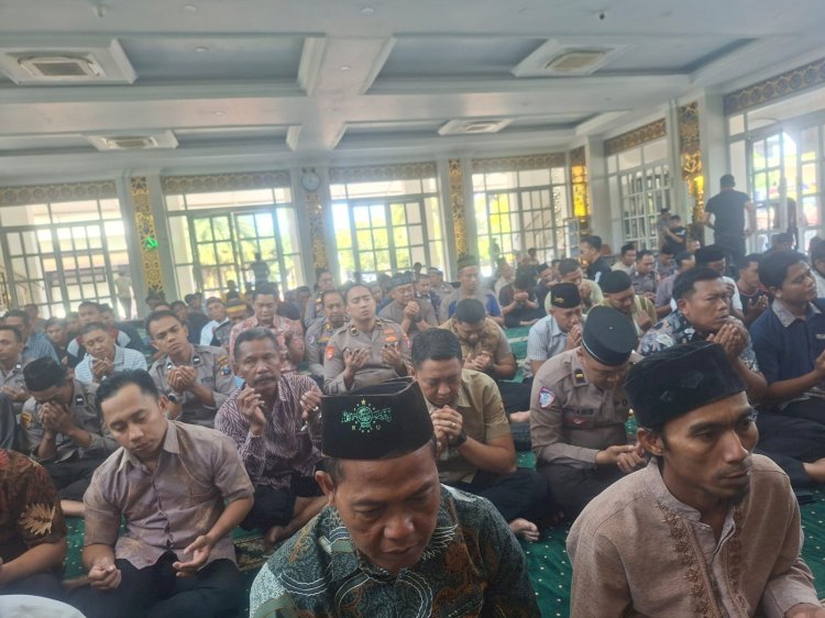 Polisi dan Masyarakat Doakan Kesembuhan Santri Ponpes Manbaul Hikam